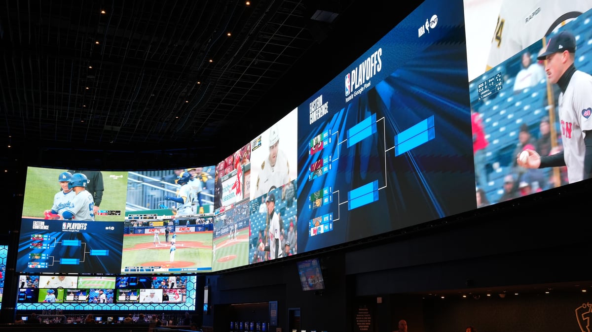 FanDuel Mohegan Sun Large 140-Foot Video Wall